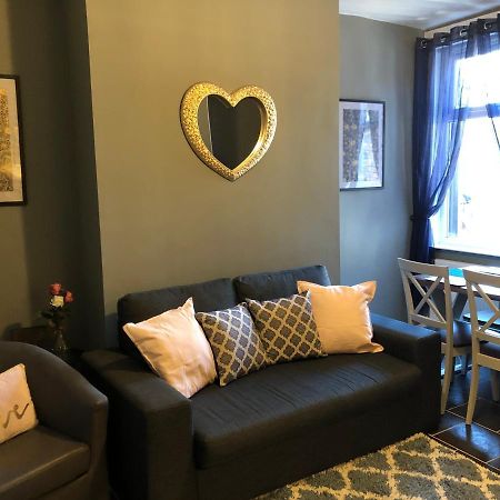 3. Stylish Private Double Room Near Manchester City Centre Bagian luar foto
